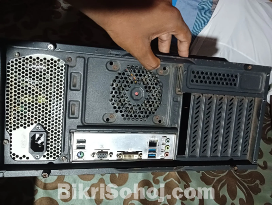 Gigabyte H110M; Ram: 12GB; SSD: 240GB; HDD: 1TB;